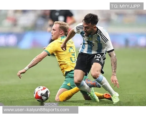 梅西射门击中横梁后麦卡利斯特破门助阿根廷领先1-0